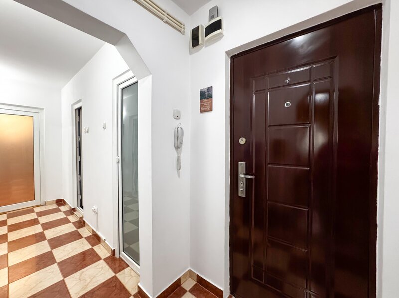 Brancoveanu, apartament 2 camere decomandat bloc 1980, centrala proprie,